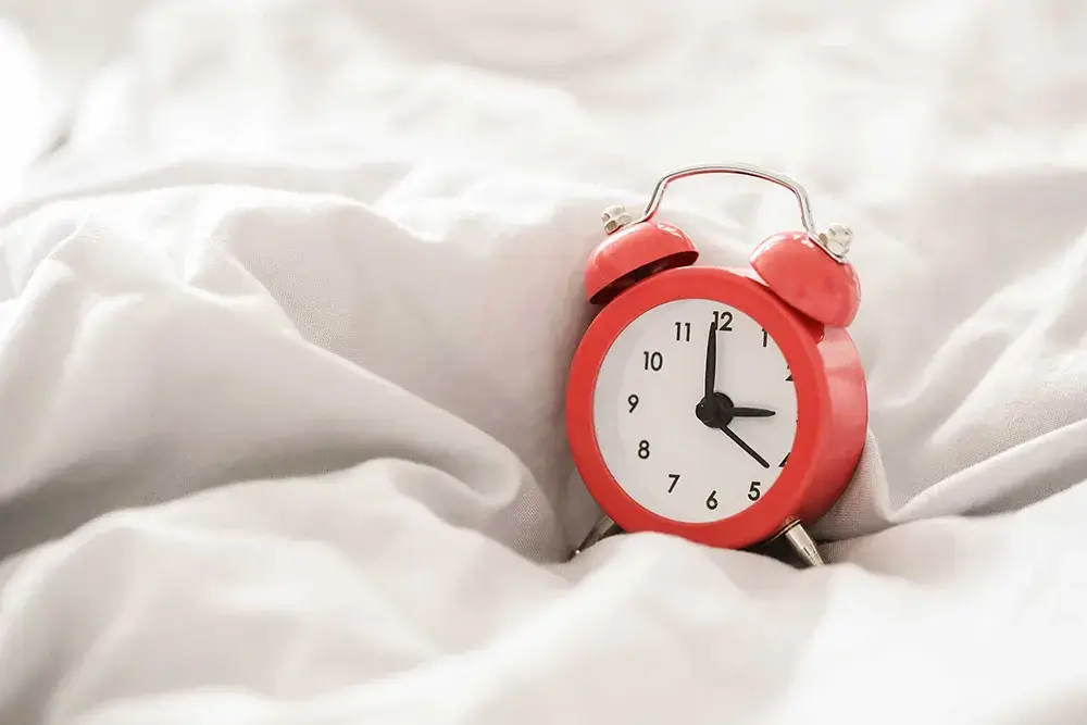 Wenn du Schwierigkeiten hast, gut zu schlafen, kann das Wissen über die Organuhr der Schlüssel sein, um wieder einen tiefen und erholsamen Schlaf zu finden.