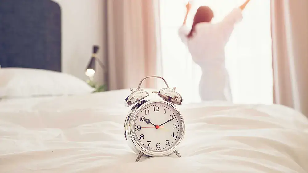 Die Organuhr kann dir helfen, besser zu schlafen. Die verschiedenen Organe in deinem Körper sind für unterschiedliche Aktivitäten während des Tages zuständig, und die Uhr sagt dir, wann es Zeit ist, diese Aktivitäten zu erledigen.